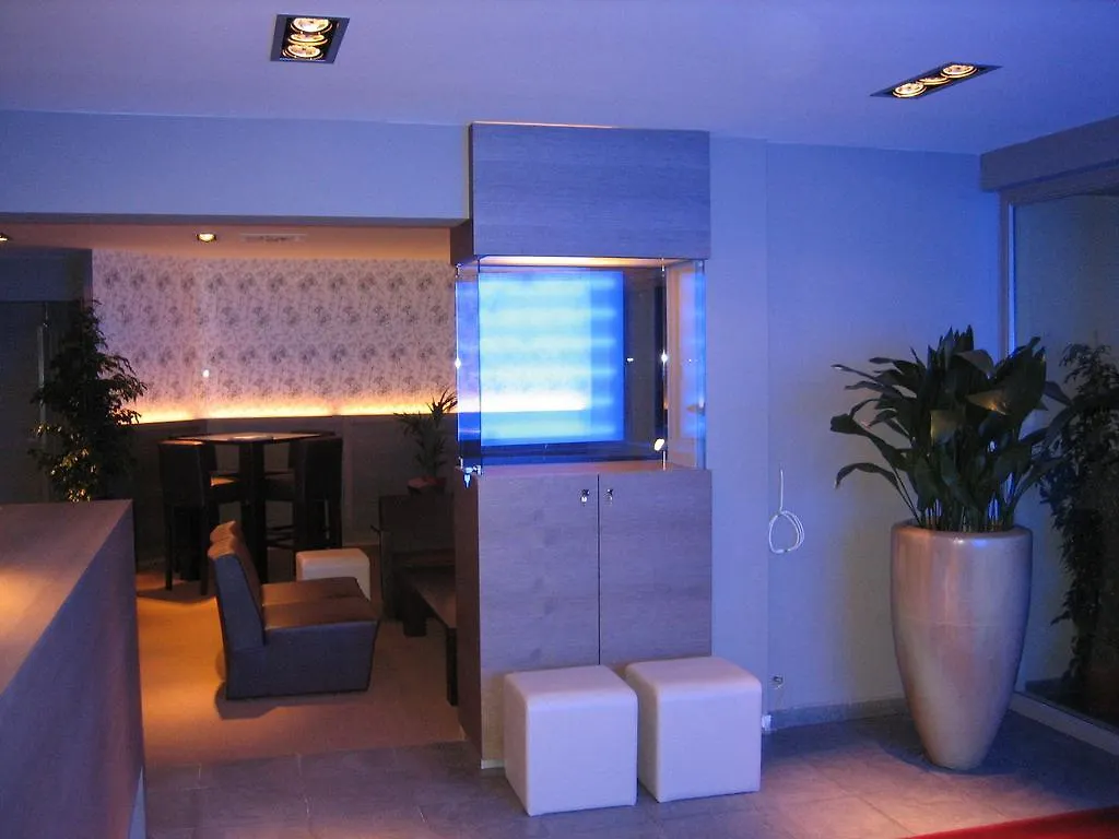 ***  ברוז' Hotel Brugotel בלגיה